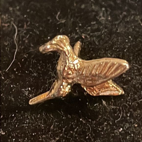 Vintage 0.75” Home Interiors gold tone hummingbird hat/lapel/tie pin - Picture 3 of 10